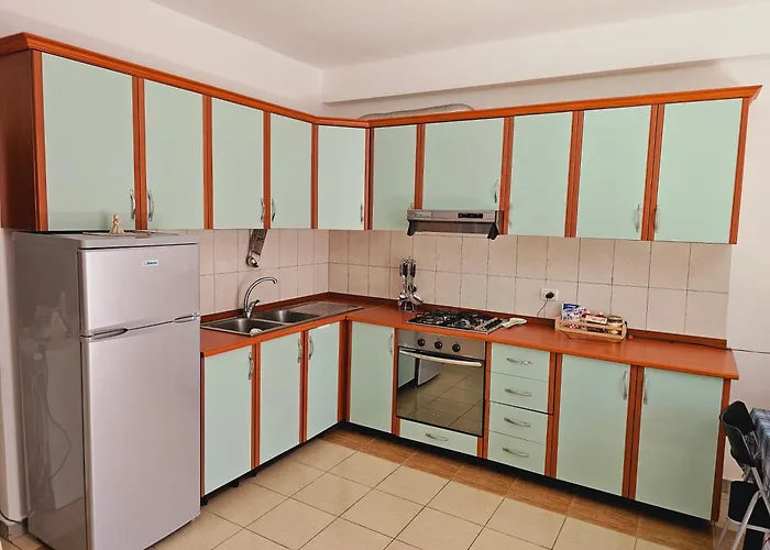 Sea View Golem 公寓 *